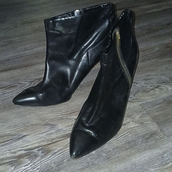 Nine West black ankle heel booties  Sz 9.5  EUC - Picture 1 of 7
